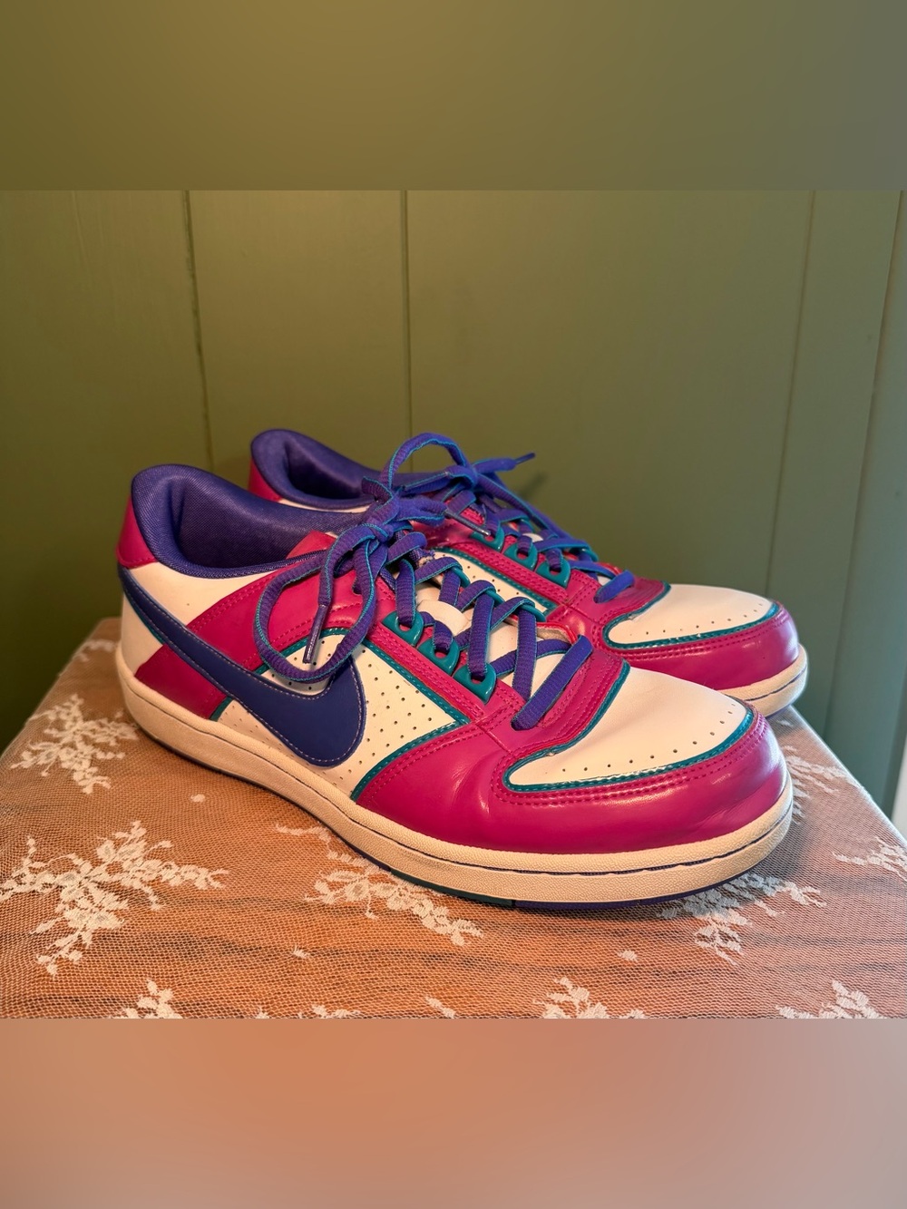 2009 NIKE DELTA LITE WOMENS White Pink Purple